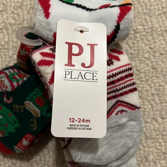 NWT - 3 pairs of socks with grips on bottom. Size 12-24 months. - Picture 6 of 7